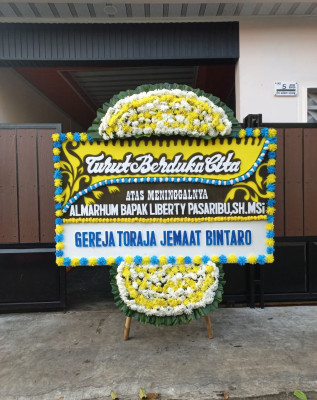 Papan Bunga Duka di Pangkalan