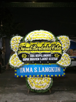 Papan Bunga Duka di Pangkalan